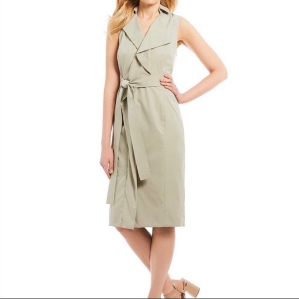 Antonio Melani, sleeveless cargo light green dress, tie waist. Left side zipper